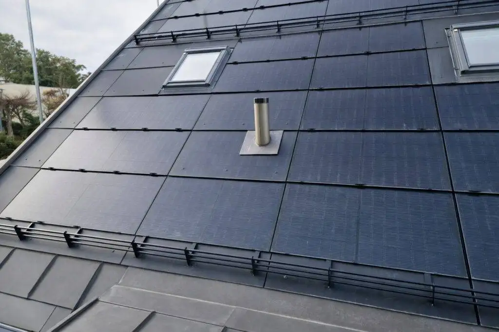 Mehrfamilienhaus Alte Landstrasse in Rüschlikon – Dach- und Solardacharbeiten